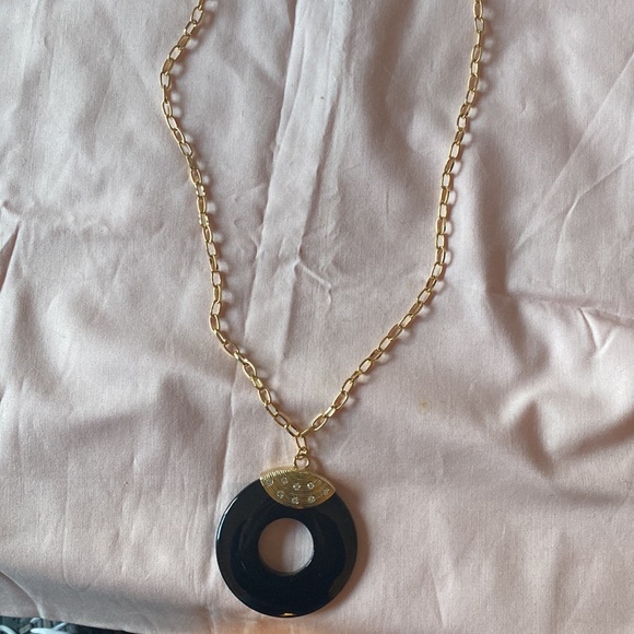 Goldtone Necklace, with Black Circle Design Beautiful 💜❣️❤️ - Picture 3 of 6